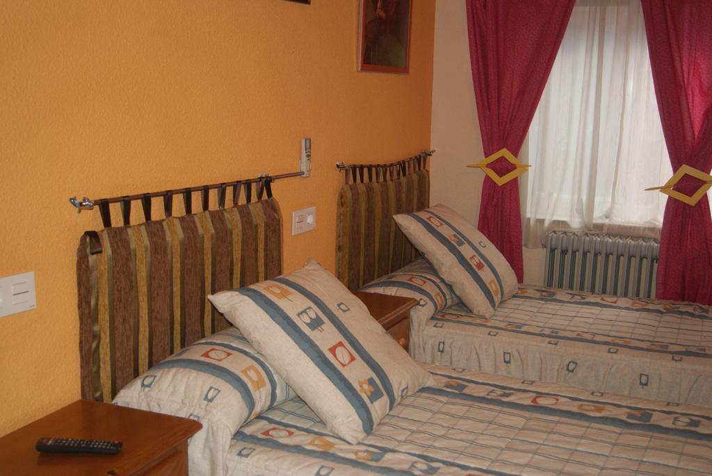 Pension Restaurante La Liebre Salamanca Eksteriør billede