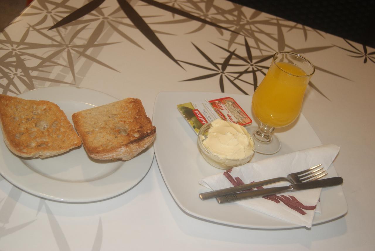Pension Restaurante La Liebre Salamanca Eksteriør billede